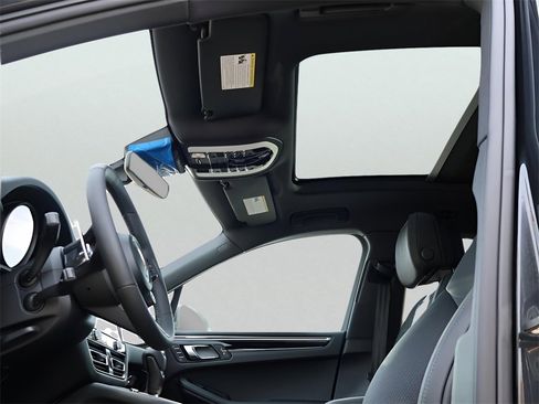 New 2026 Porsche Macan image 35
