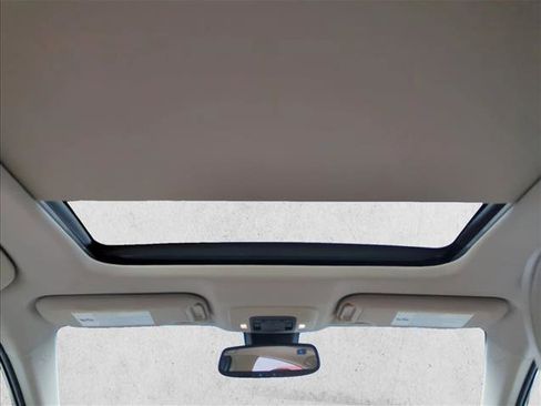 Used 2018 Toyota Camry XLE image 19