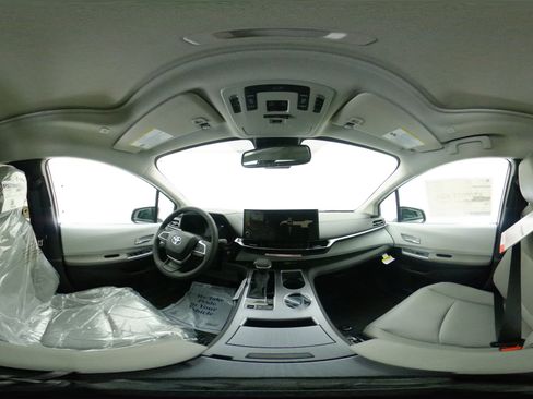 New 2026 Toyota Sienna XLE image 66