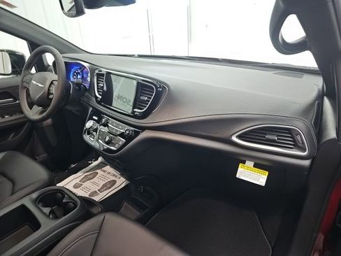 New 2026 Chrysler Pacifica Select w/ S Appearance Package image 11