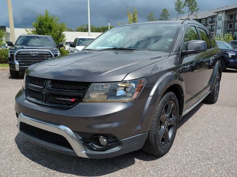 Used 2018 Dodge Journey Crossroad w/ Nav & Sun Group FWD image 2