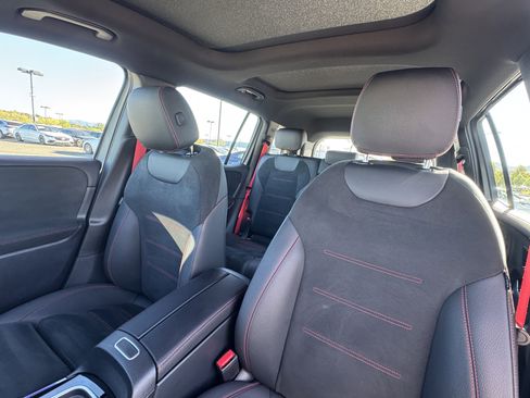 Certified 2025 Mercedes-Benz GLB 35 AMG 4MATIC image 18