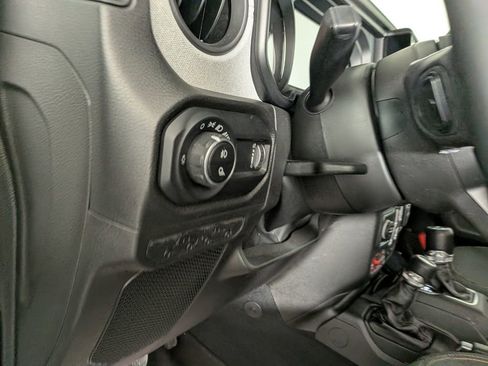 Certified 2025 Jeep Gladiator Willys image 18