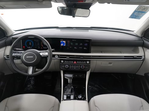 Certified 2025 Hyundai Tucson SE image 13