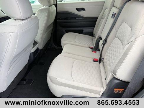 Used 2024 Nissan Pathfinder SV FWD image 15