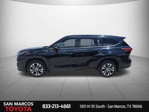 Used 2022 Toyota Highlander XLE FWD image 8