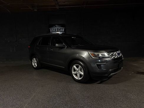 Used 2018 Ford Explorer XLT FWD image 8