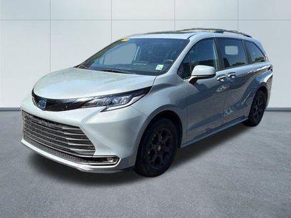 Used 2025 Toyota Sienna XLE Woodland Edition