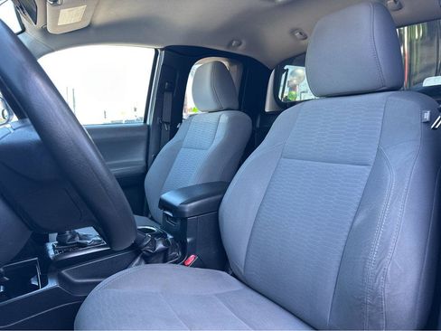 Used 2019 Toyota Tacoma SR image 7