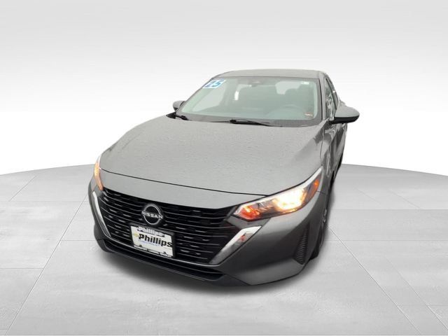 Used 2025 Nissan Sentra SV FWD image 2