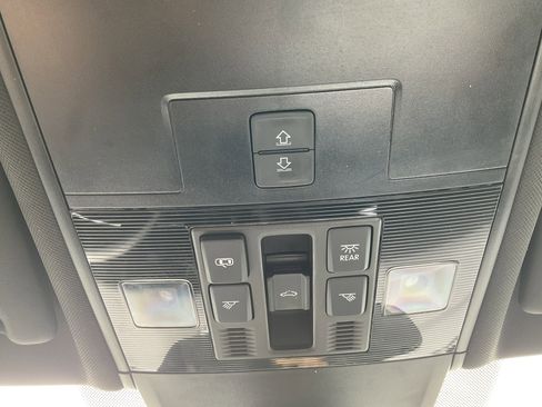 Used 2022 Volkswagen Tiguan SE R-Line AWD/4WD image 34