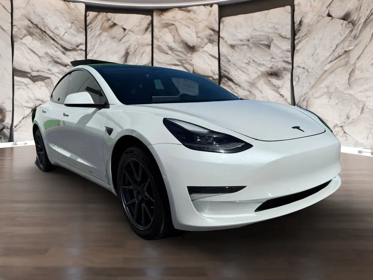 Used 2021 Tesla Model 3 Standard Range Plus RWD image 4