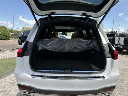New 2026 Mercedes-Benz GLS 580 4MATIC image 10