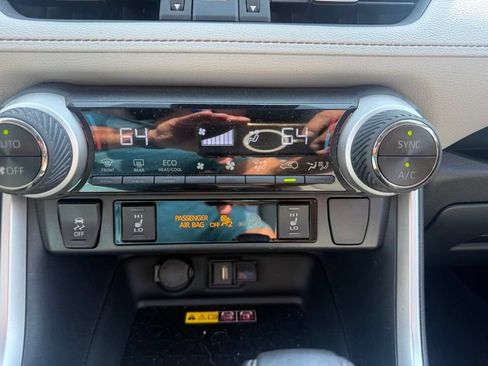 Used 2022 Toyota RAV4 XLE Premium AWD/4WD image 18
