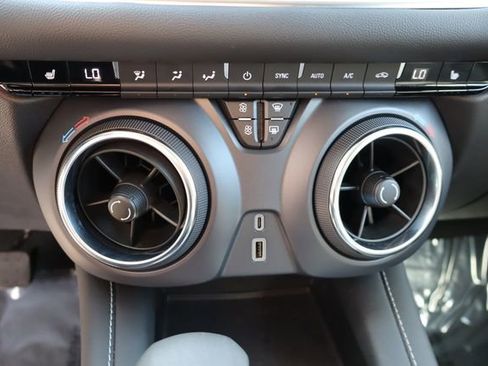 Used 2025 Chevrolet Blazer LT AWD/4WD image 34