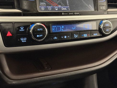 Used 2018 Toyota Highlander XLE image 28