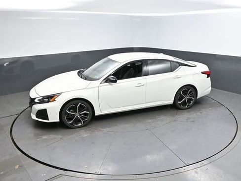 Used 2025 Nissan Altima 2.5 SR image 42