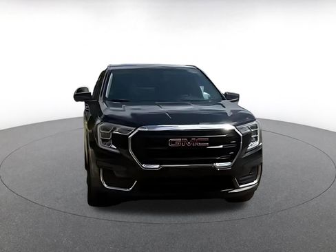 Used 2024 GMC Terrain SLE FWD image 2