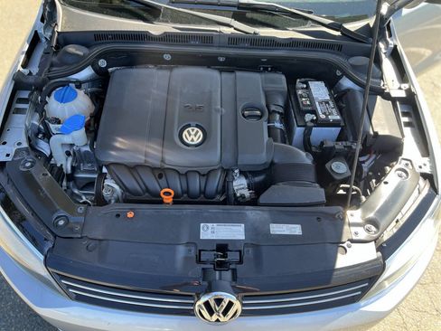 Used 2013 Volkswagen Jetta SE FWD image 24