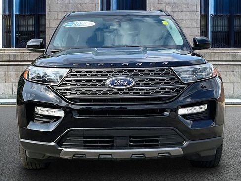 Used 2022 Ford Explorer XLT w/ Equipment Group 202A AWD/4WD image 3