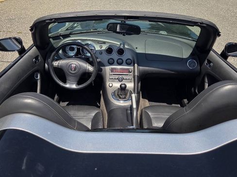 Used 2006 Pontiac Solstice Convertible w/ Premium Package RWD image 5