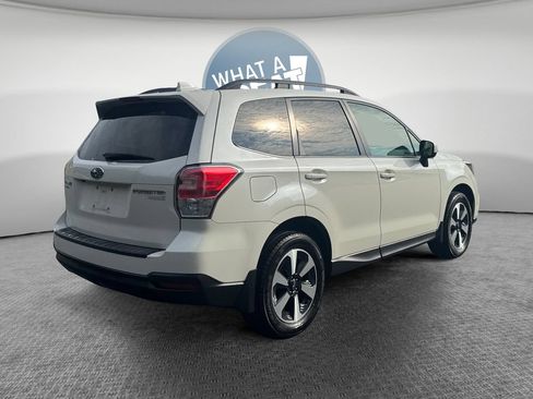 Used 2017 Subaru Forester 2.5i Premium AWD/4WD image 3