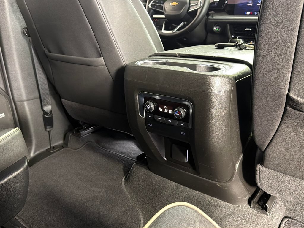 Used 2026 Chevrolet Suburban Premier AWD/4WD image 34
