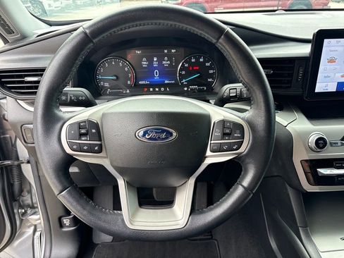 Used 2022 Ford Explorer XLT image 17