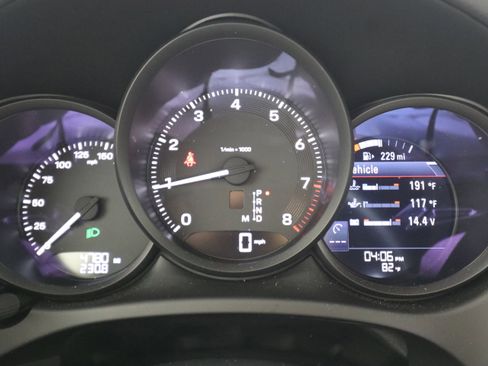 Certified 2025 Porsche Macan image 18