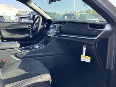 New 2025 Jeep Grand Cherokee L Altitude image 20