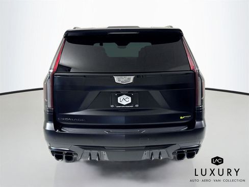 Used 2023 Cadillac Escalade V w/ Heavy-Duty Trailer Package image 7