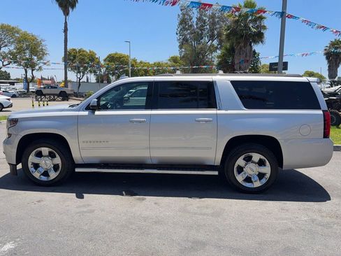 Used 2018 Chevrolet Suburban LT w/ LT Signature Package AWD/4WD image 5