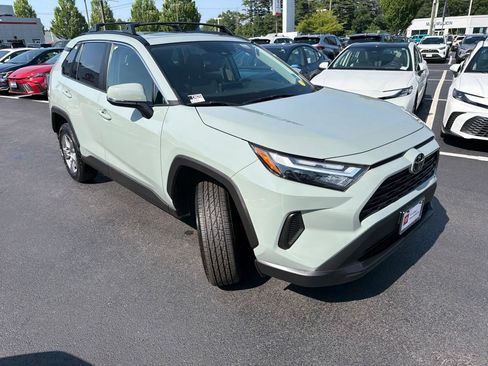 Used 2022 Toyota RAV4 XLE w/ Convenience Package AWD/4WD image 3
