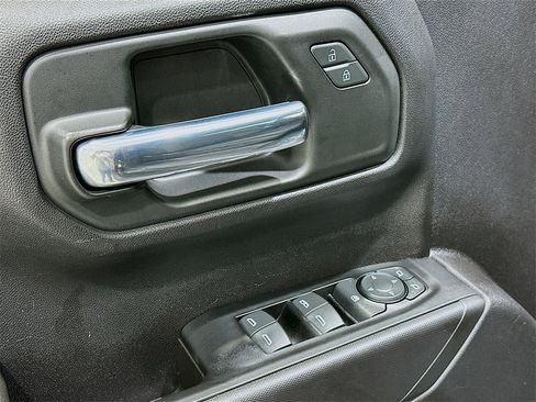 Used 2023 Chevrolet Silverado 1500 Custom image 17