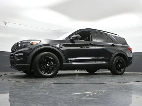 Used 2023 Ford Explorer XLT w/ Equipment Group 202A AWD/4WD image 45