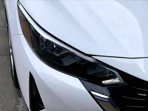 Certified 2025 Nissan Sentra S image 25