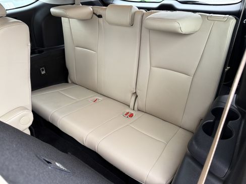 Used 2021 Toyota Highlander XLE FWD image 29