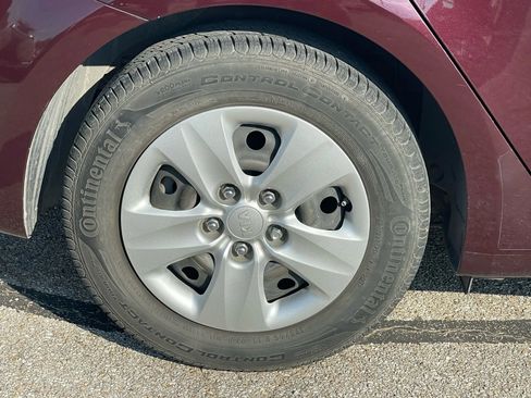 Used 2017 Kia Forte LX image 5