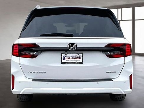 New 2026 Honda Odyssey Touring image 4