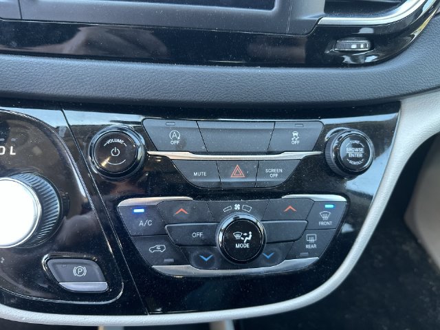 Used 2023 Chrysler Voyager LX FWD image 14