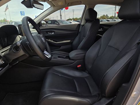 Used 2023 Honda Accord Touring image 16