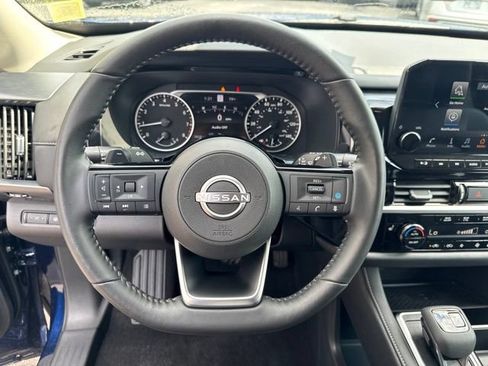 Used 2025 Nissan Pathfinder SL AWD/4WD image 11