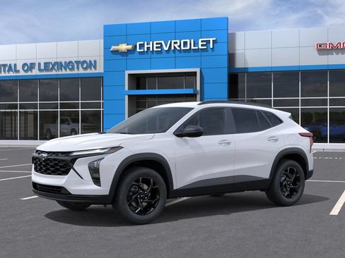 New 2026 Chevrolet Trax LT w/ Driver Confidence Package FWD image 2
