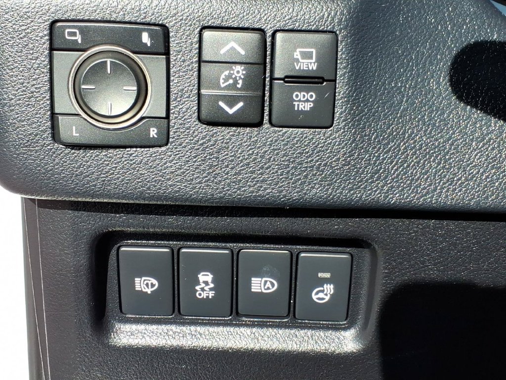 Used 2023 Lexus GX 460 Luxury w/ Sport Design Package AWD/4WD image 16