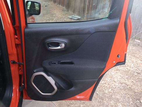 Used 2016 Jeep Renegade Latitude w/ Cold Weather Group image 25