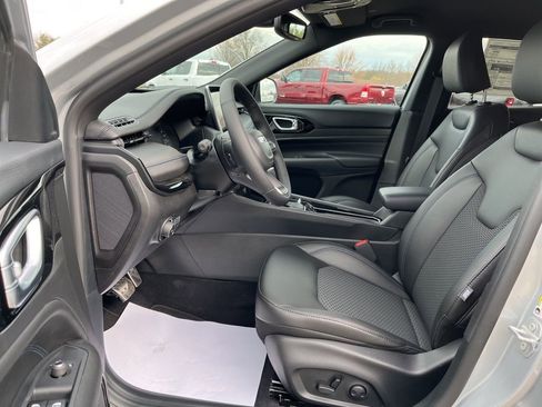 New 2025 Jeep Compass Latitude w/ Convenience Group AWD/4WD image 12