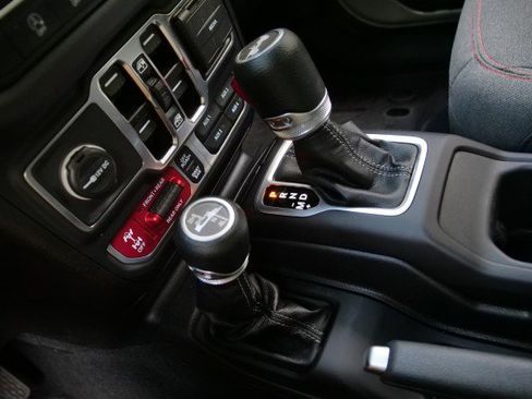 Used 2024 Jeep Wrangler Unlimited Rubicon w/ Technology Group image 18