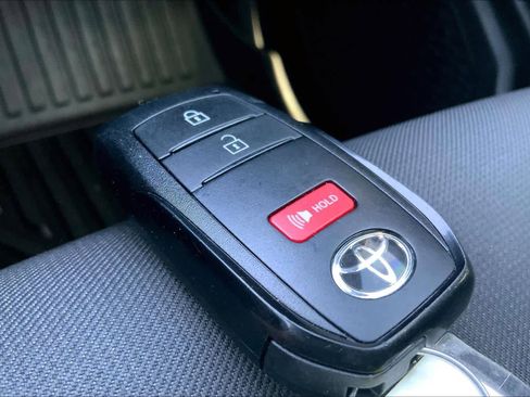 Used 2025 Toyota Tacoma TRD Off-Road image 15