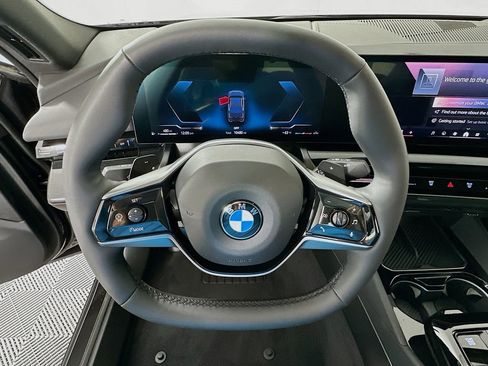 Used 2025 BMW 530i image 11