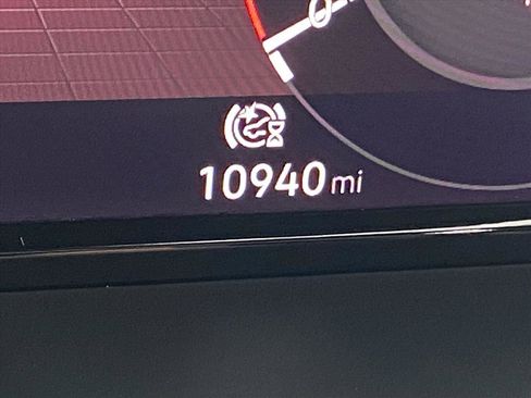 Certified 2025 Volkswagen Atlas Cross Sport SEL image 13